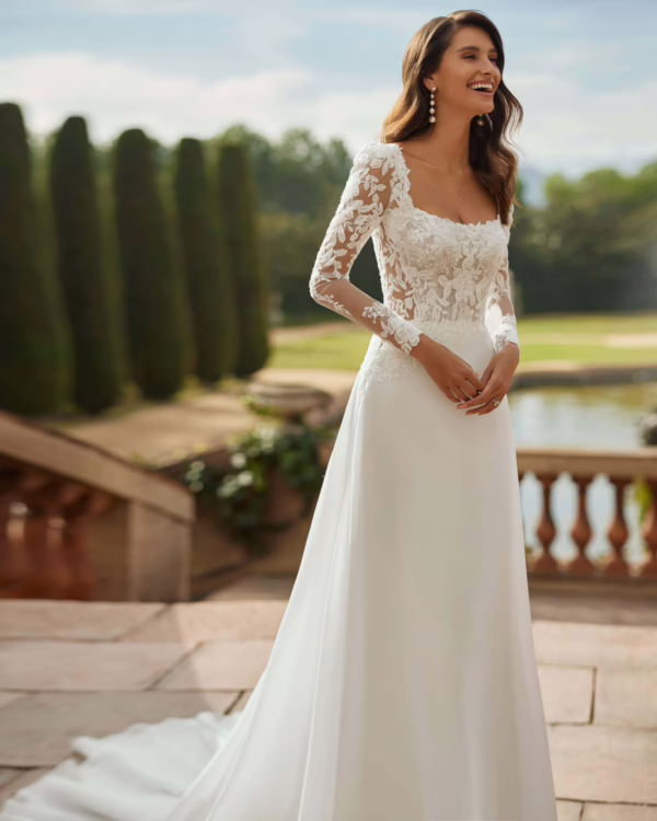 Vestido de novia de corte A, y manga larga