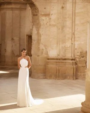 vestido de novia de estilo sencillo .