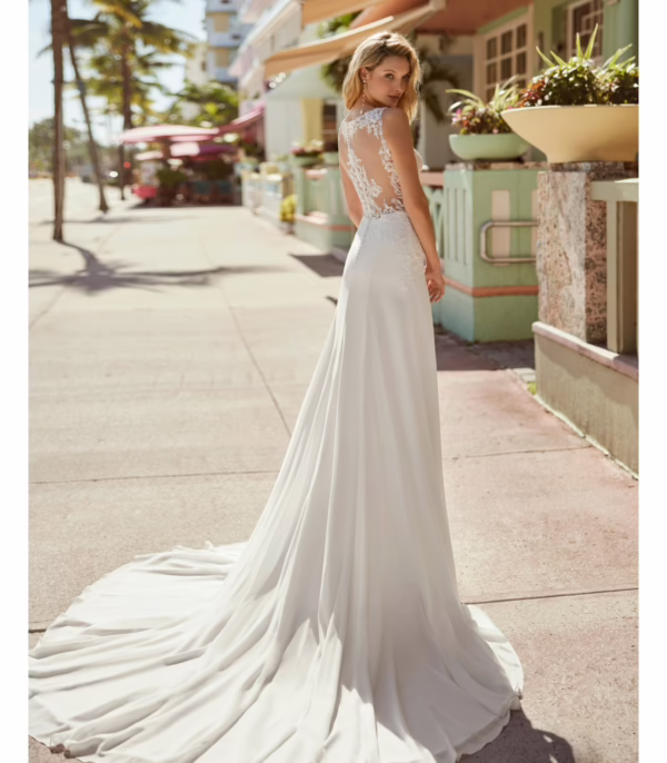 Vestido de novia de corte A y estilo fluido.