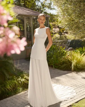Vestido de novia dos en uno de estilo moderno y fluido.