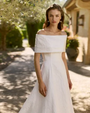 Vestido de novia de estilo clásico confeccionado en brocado.