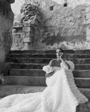 Vestido de novia de corte A y estilo moderno y sofisticado