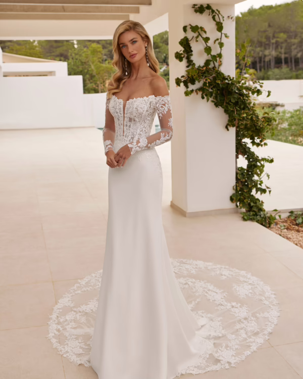 Vestido de novia de corte semi sirena.