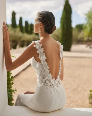 Vestido de novia de corte sirena de estilo sencillo y elegante